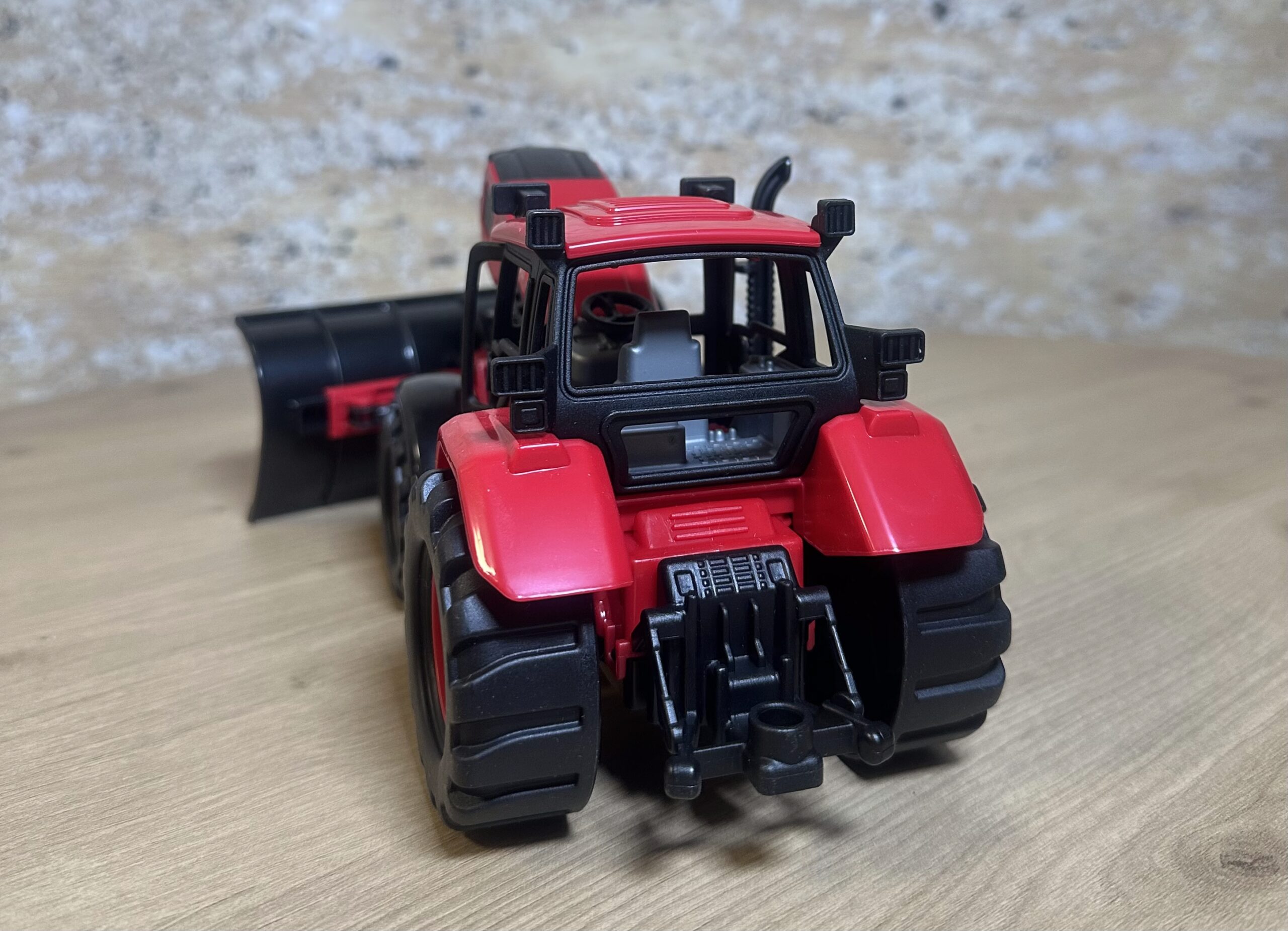 Zabawka traktor z lemieszem BELARUS Polesie – traktor do odśnieżania dla dzieci - obrazek 4