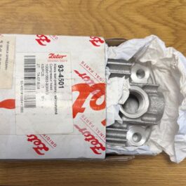 Głowica sprężarki Zetor 934501 – gwint M22x1,5, rozstaw 90 mm, otwory 9 mm
